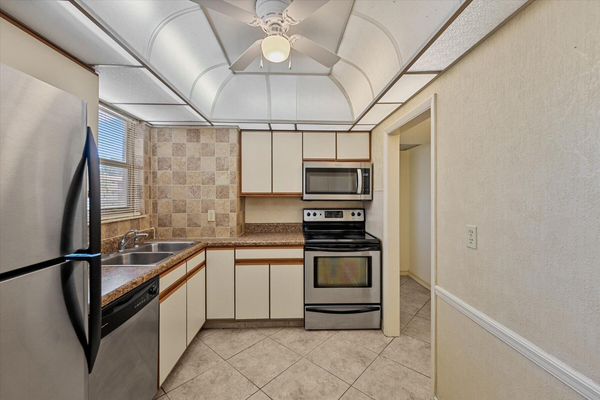 719 Lori Drive, Unit 204, Palm Springs, FL 33461 Photo