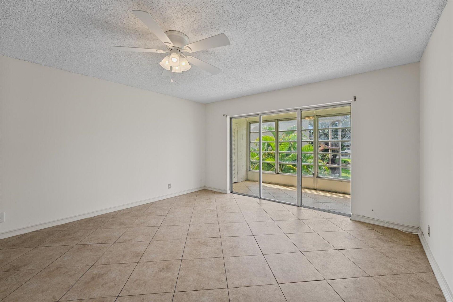 719 Lori Drive, Unit 204, Palm Springs, FL 33461 Photo