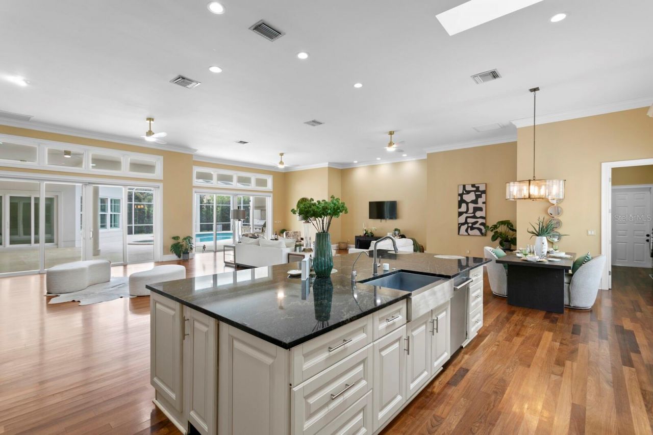 16504 Avila Boulevard, Tampa, FL 33613 Photo