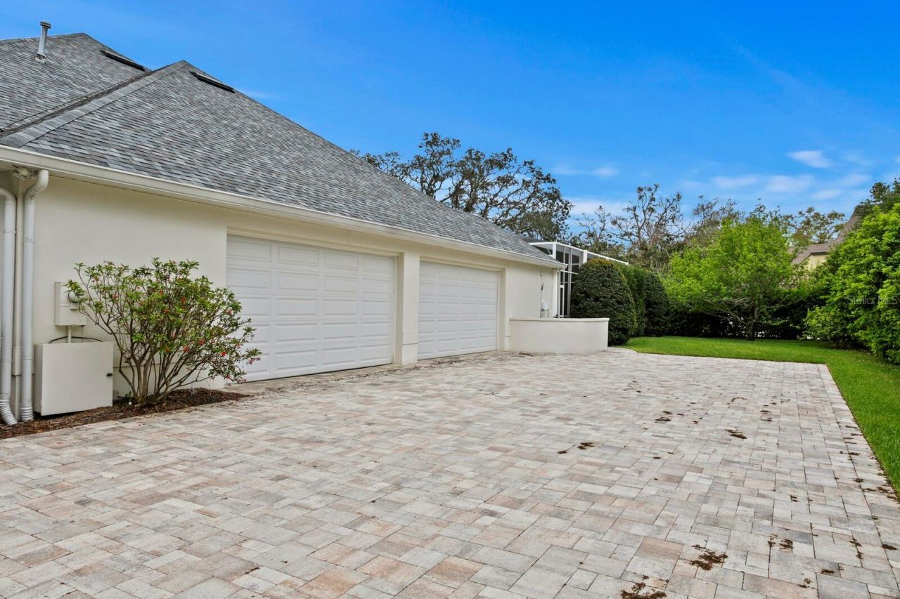 16504 Avila Boulevard, Tampa, FL 33613 Photo