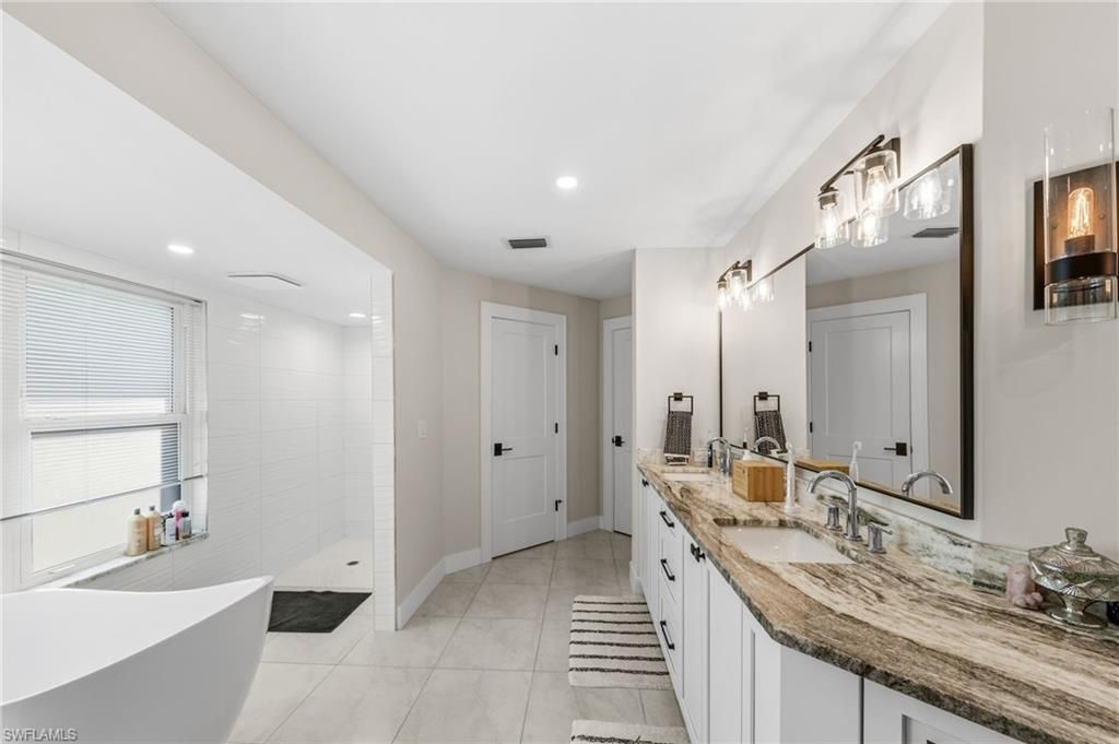 4724 Riverside Dr, Estero, FL 33928 Photo