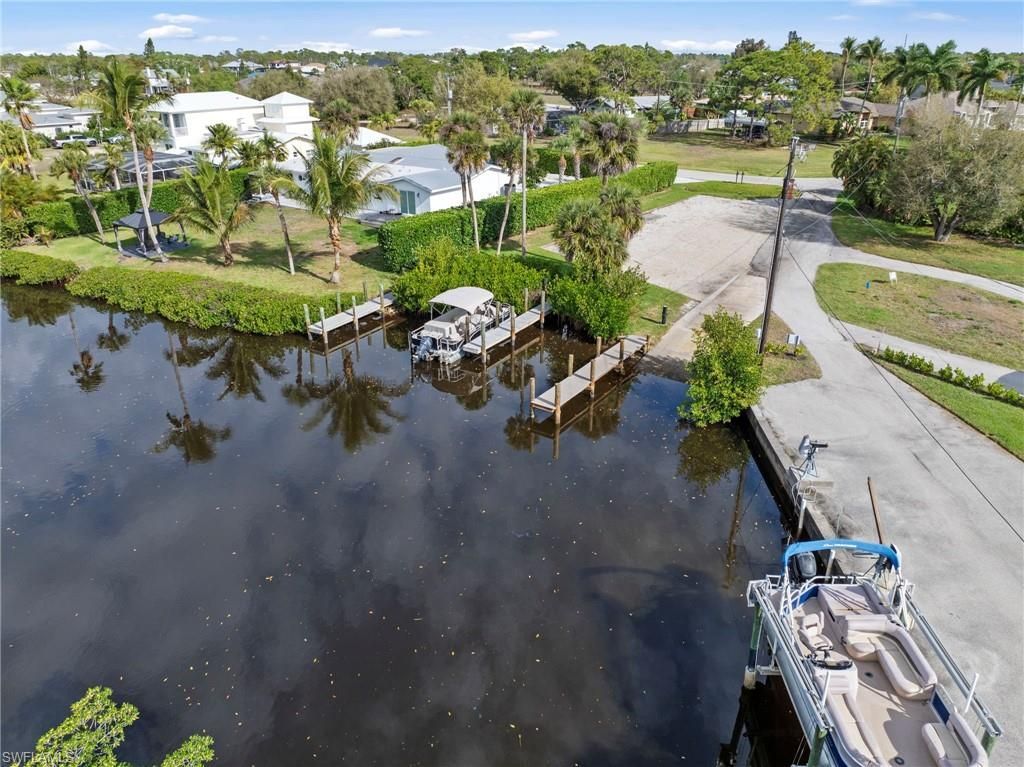 4724 Riverside Dr, Estero, FL 33928 Photo