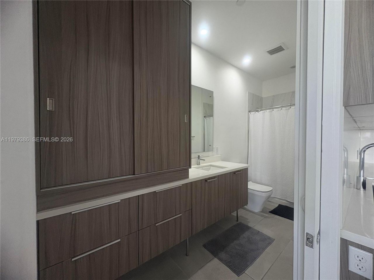 1045 NE 18th Ave, Unit 304, Fort Lauderdale, FL 33304 Photo