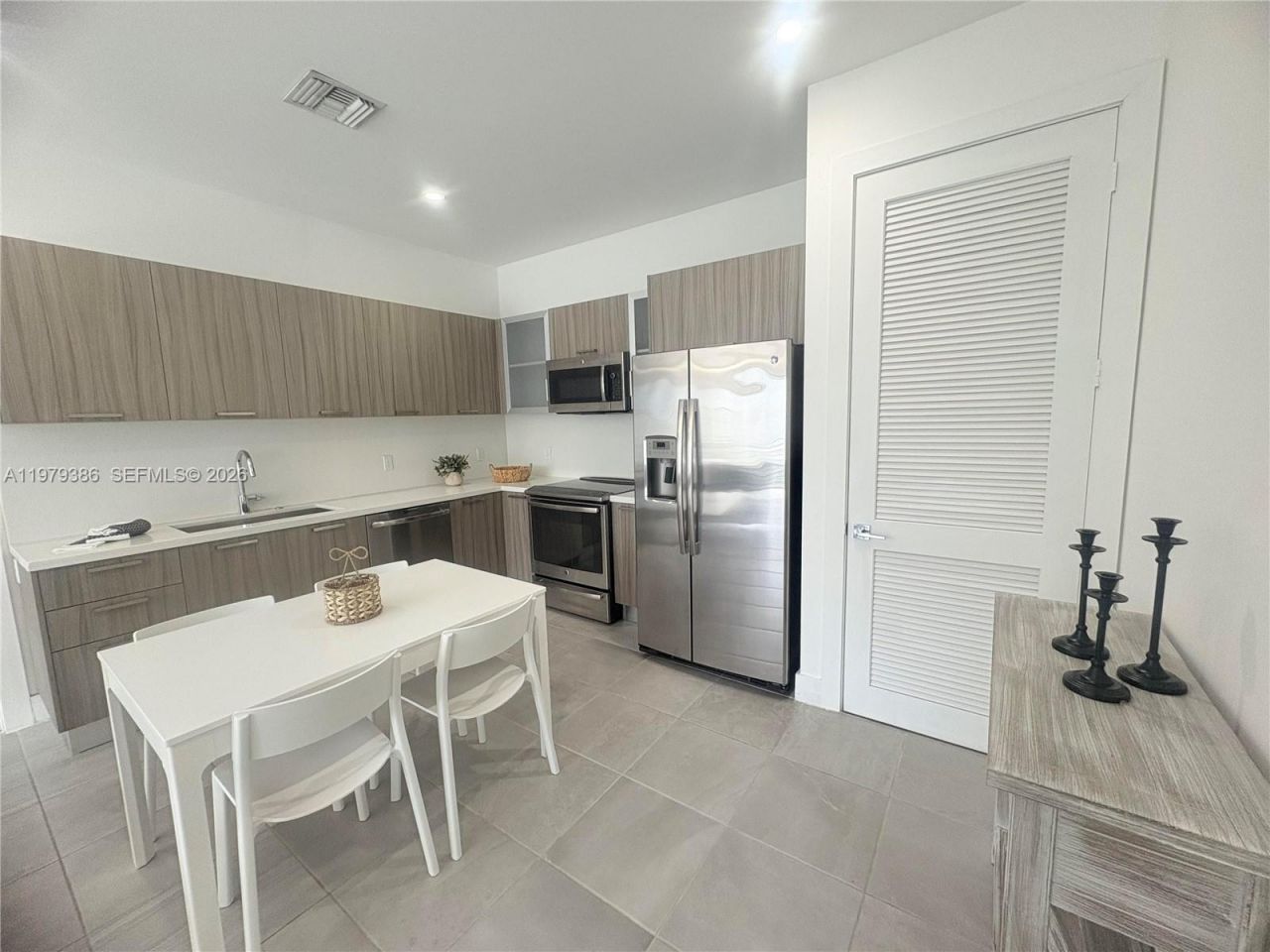 1045 NE 18th Ave, Unit 304, Fort Lauderdale, FL 33304 Photo