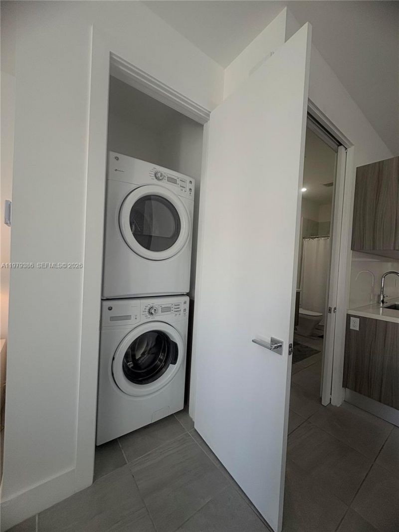 1045 NE 18th Ave, Unit 304, Fort Lauderdale, FL 33304 Photo