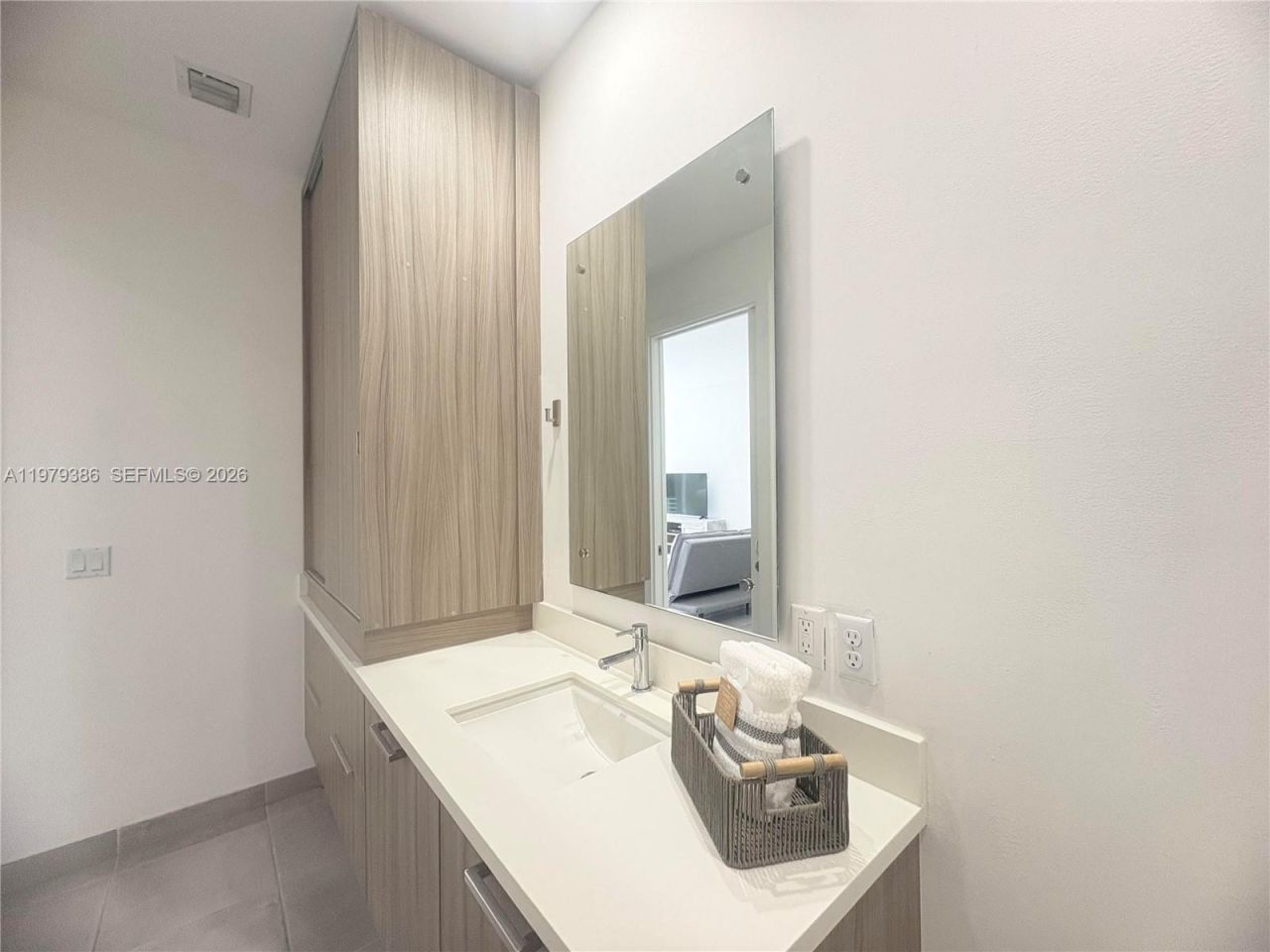 1045 NE 18th Ave, Unit 304, Fort Lauderdale, FL 33304 Photo