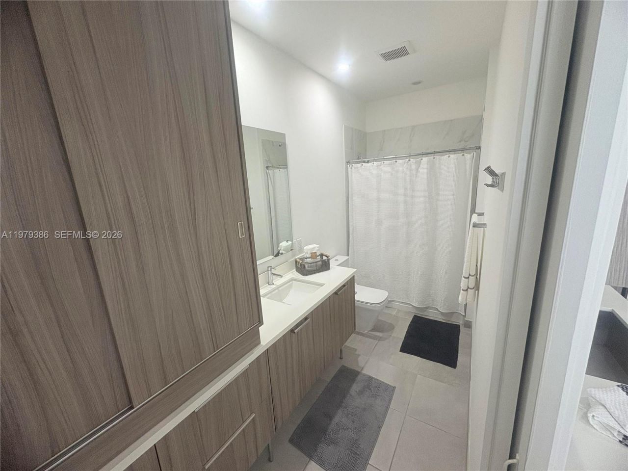 1045 NE 18th Ave, Unit 304, Fort Lauderdale, FL 33304 Photo