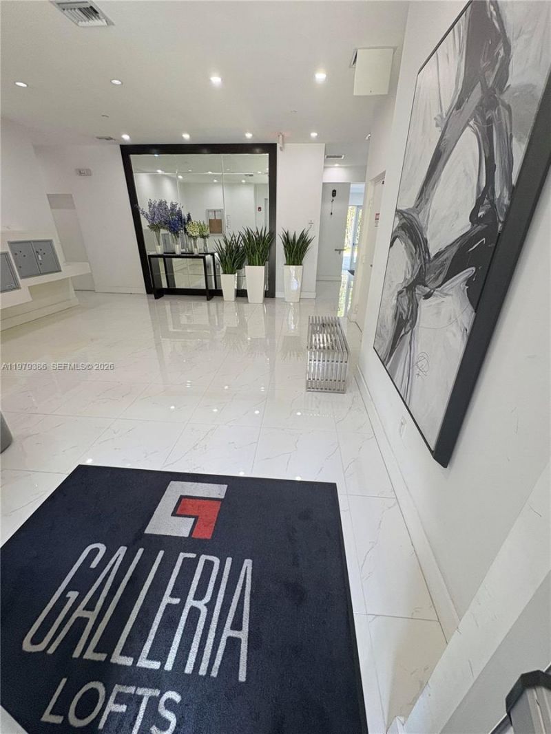 1045 NE 18th Ave, Unit 304, Fort Lauderdale, FL 33304 Photo