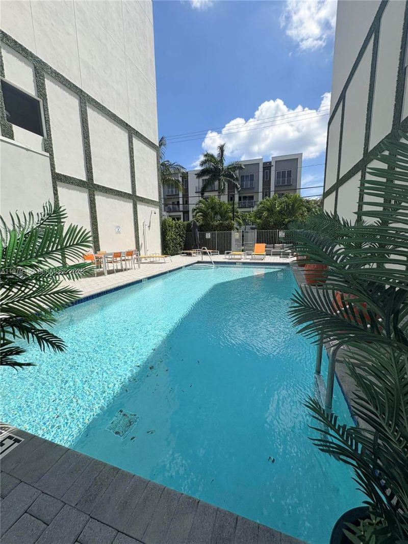 1045 NE 18th Ave, Unit 304, Fort Lauderdale, FL 33304 Photo