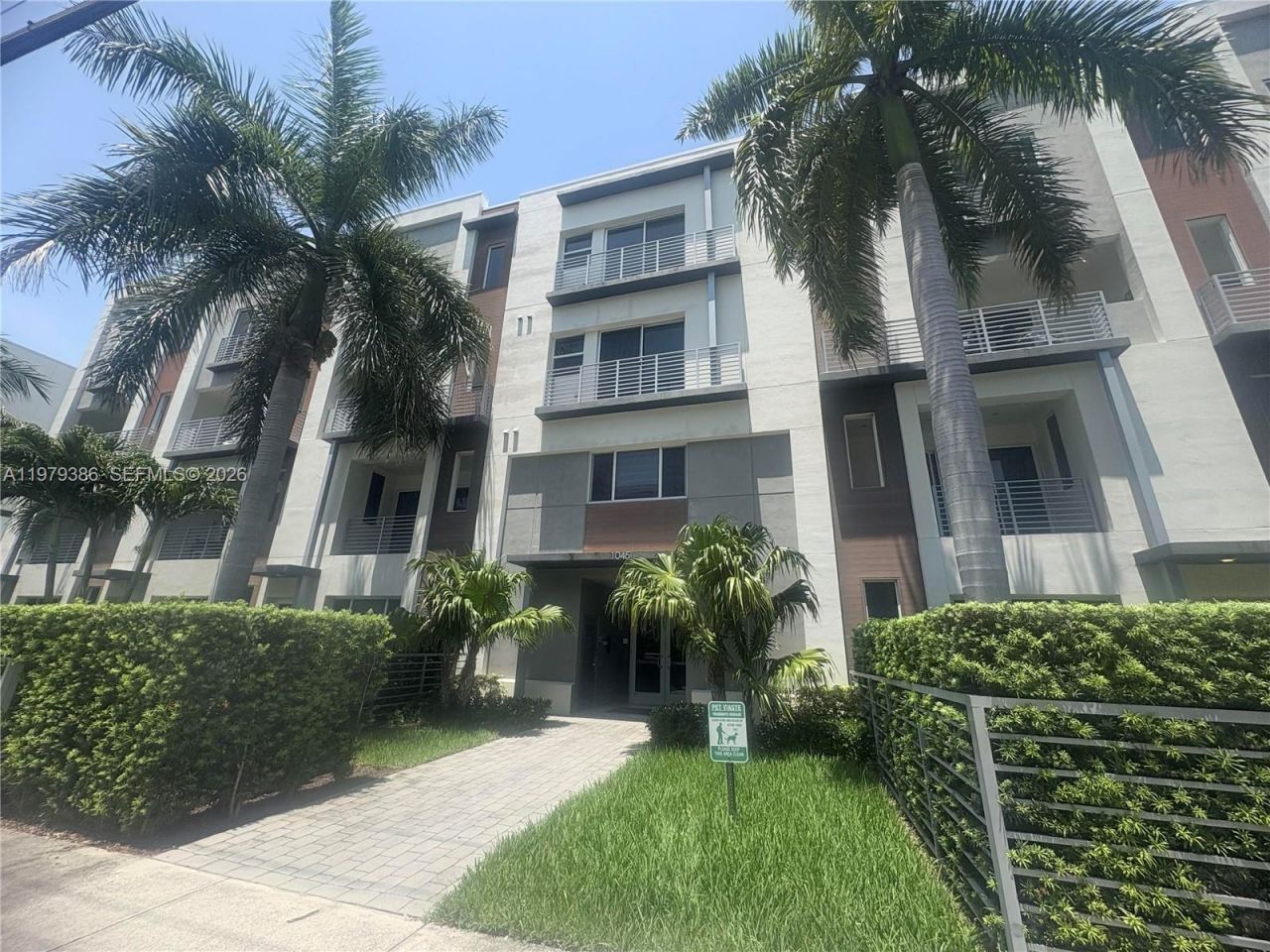 1045 NE 18th Ave, Unit 304, Fort Lauderdale, FL 33304 Photo