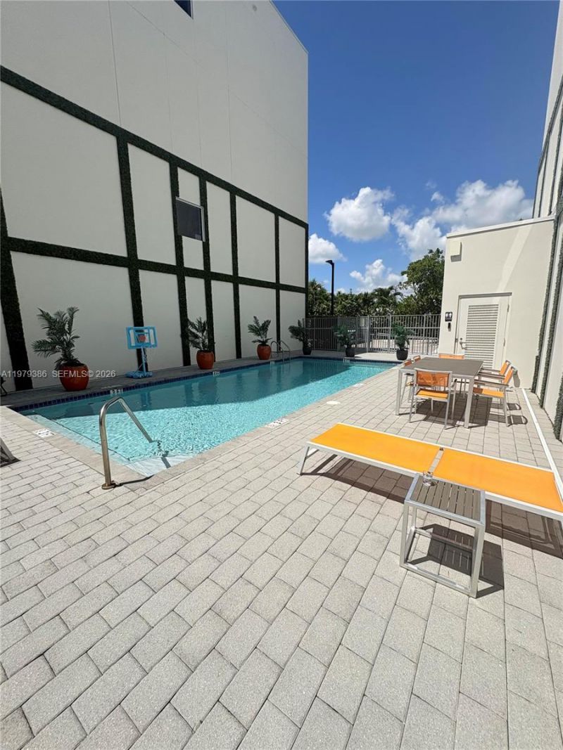 1045 NE 18th Ave, Unit 304, Fort Lauderdale, FL 33304 Photo