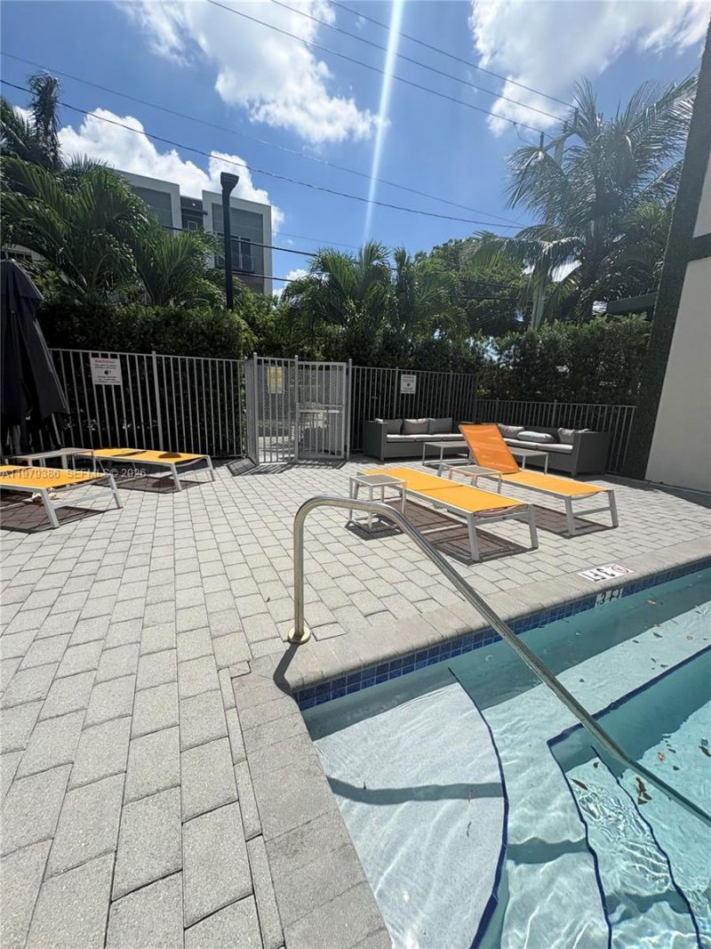 1045 NE 18th Ave, Unit 304, Fort Lauderdale, FL 33304 Photo