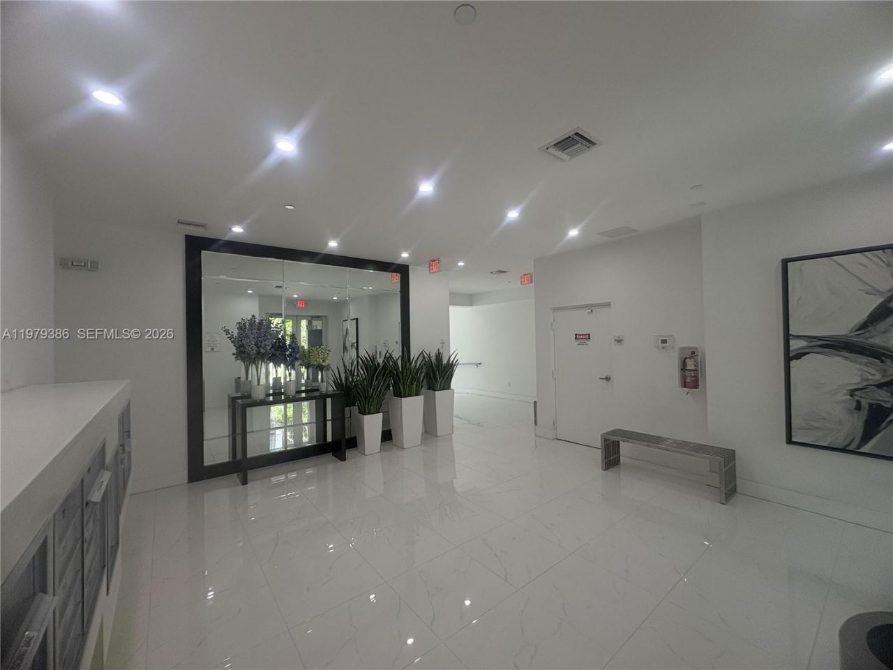 1045 NE 18th Ave, Unit 304, Fort Lauderdale, FL 33304 Photo