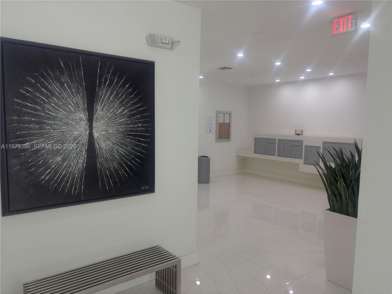 1045 NE 18th Ave, Unit 304, Fort Lauderdale, FL 33304 Photo