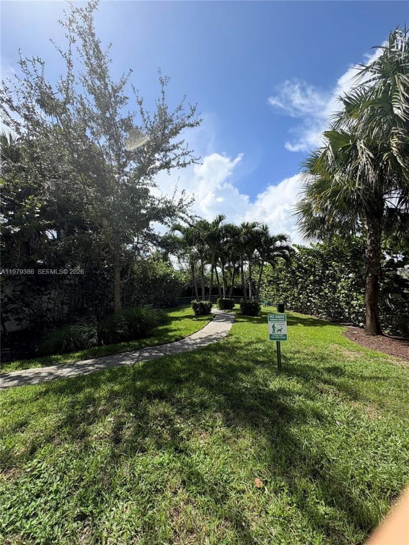 1045 NE 18th Ave, Unit 304, Fort Lauderdale, FL 33304 Photo
