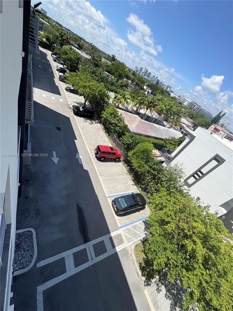1045 NE 18th Ave, Unit 304, Fort Lauderdale, FL 33304 Photo