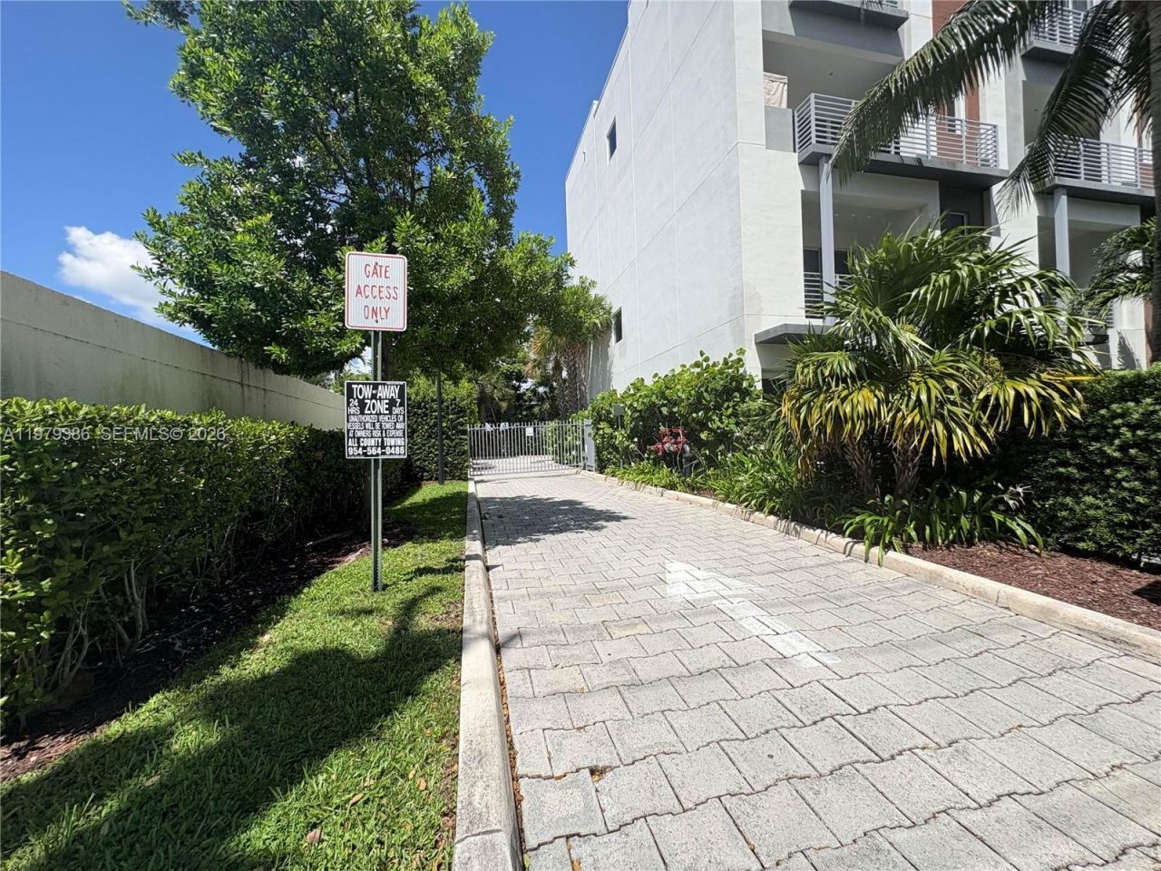 1045 NE 18th Ave, Unit 304, Fort Lauderdale, FL 33304 Photo