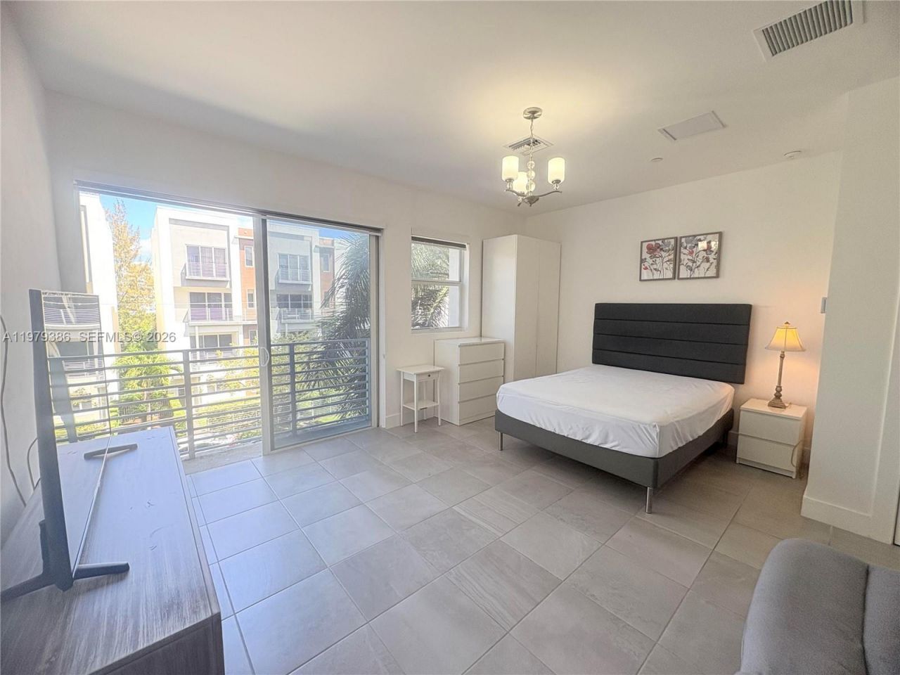 1045 NE 18th Ave, Unit 304, Fort Lauderdale, FL 33304 Photo