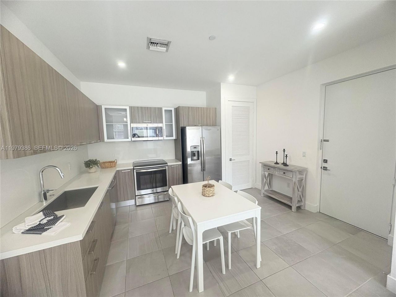 1045 NE 18th Ave, Unit 304, Fort Lauderdale, FL 33304 Photo