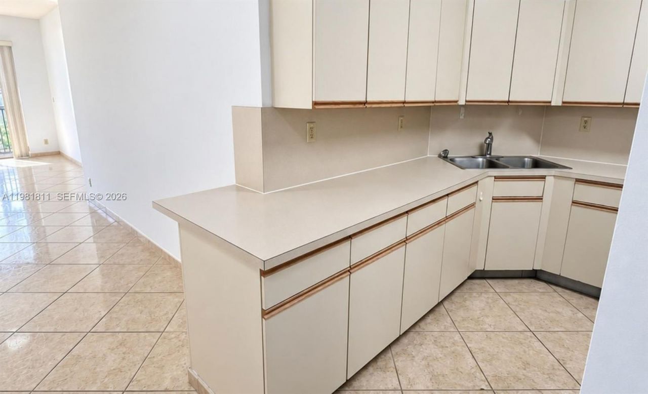 8816 Collins Ave, Unit 105, Surfside, FL 33154 Photo