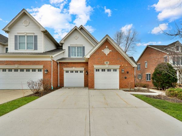 35 Red Tail Drive, Hawthorn Woods, IL 60047