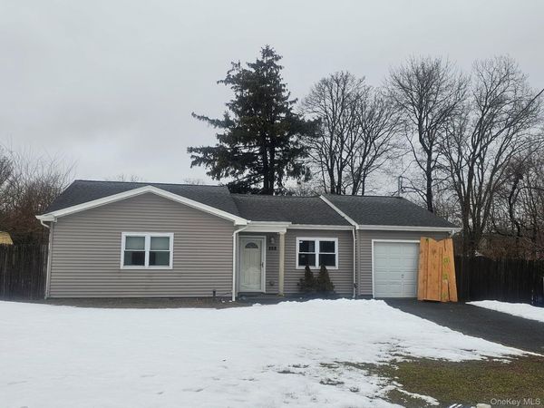 558 Meade Avenue, Bellport, NY 11713