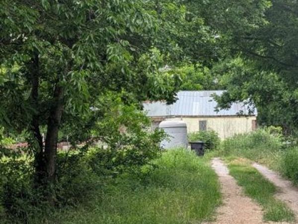 602 Avenue H, Blanket, TX 76432
