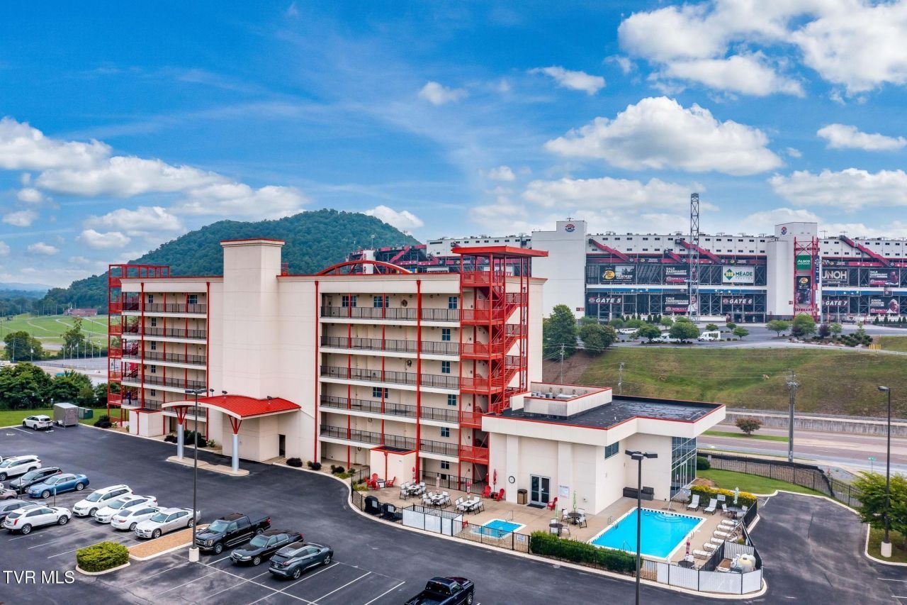 210 Raceday Center Drive, Unit 1105, Bristol, TN 37620 Main Photo