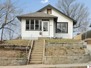 2736 S 9 Street, Omaha, NE 68108