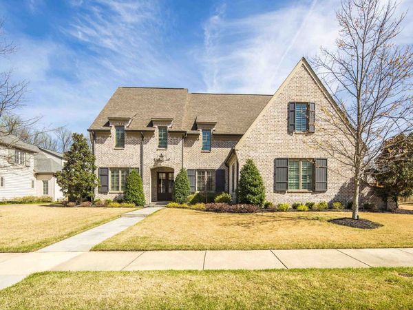 516 LAMBS BROOK LN, Collierville, TN 38017