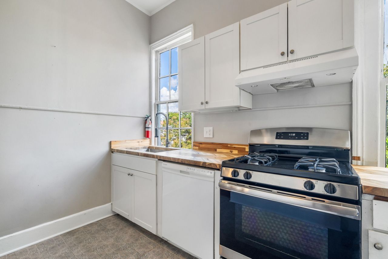 128 Wentworth Street Photo 22