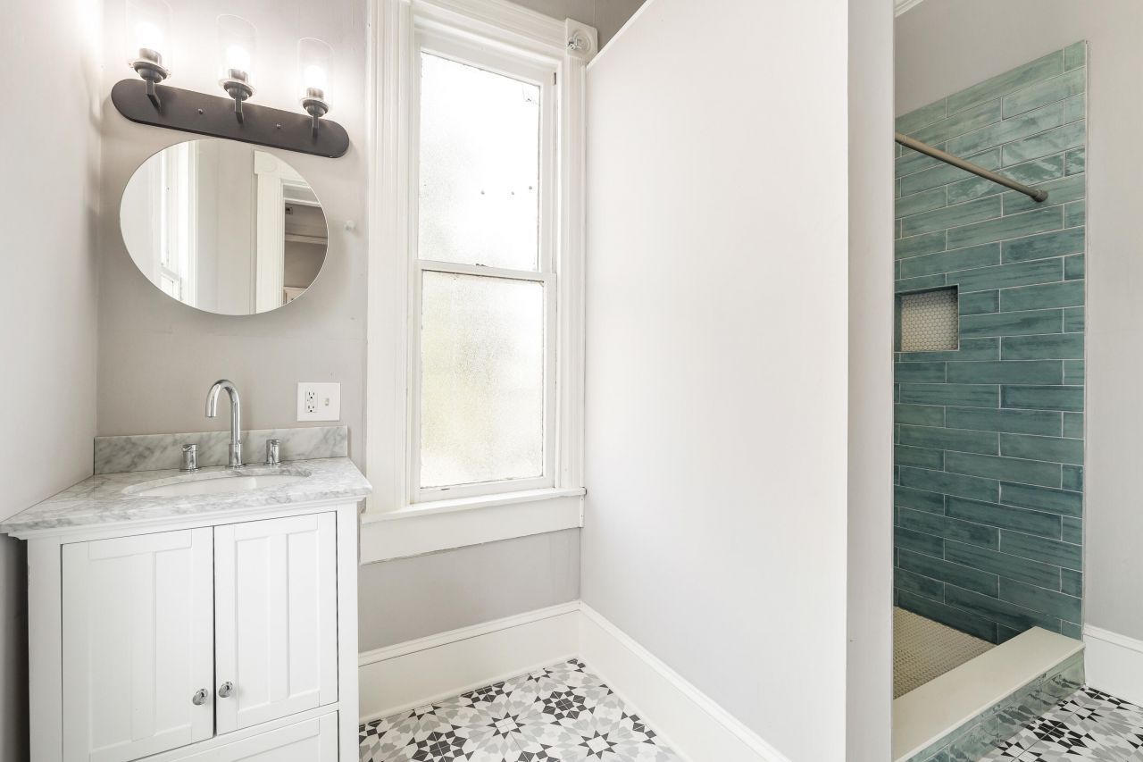 128 Wentworth Street Photo 24