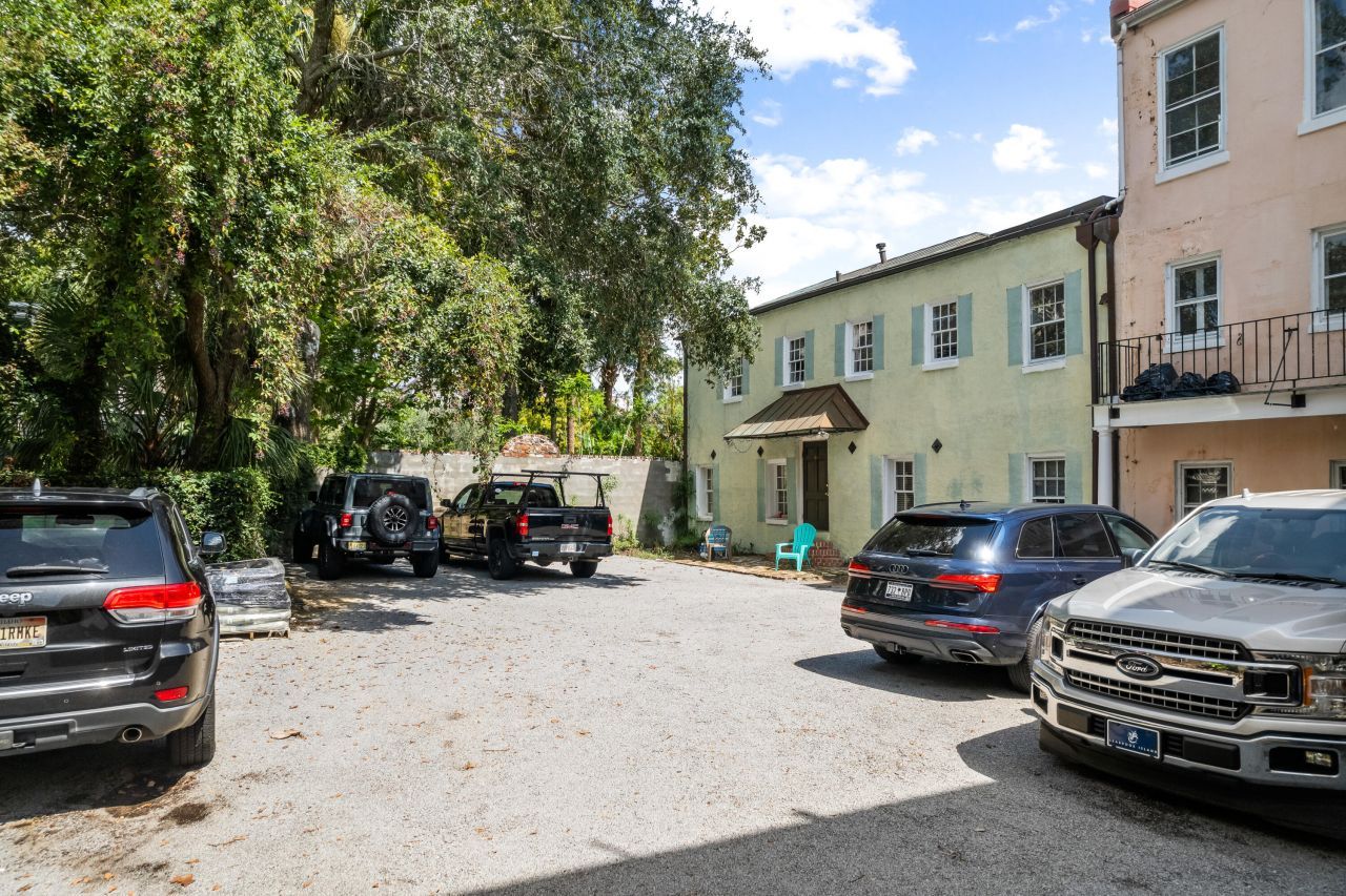 128 Wentworth Street Photo 9