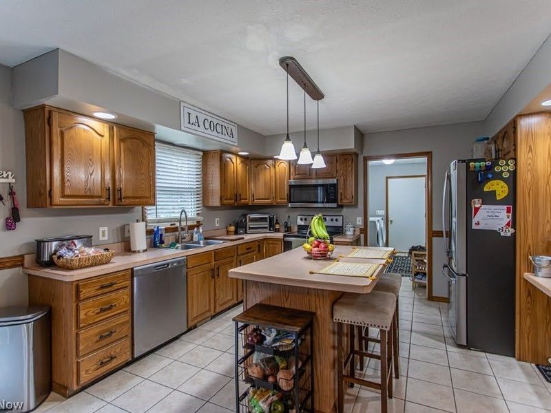 2218 Crestmont Drive, Girard, OH 44420 Photo 12