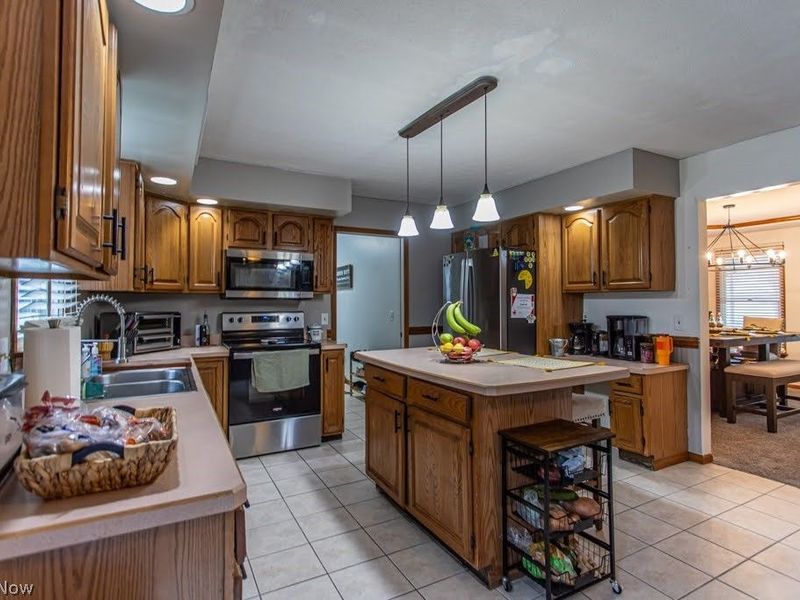 2218 Crestmont Drive, Girard, OH 44420 Photo 13