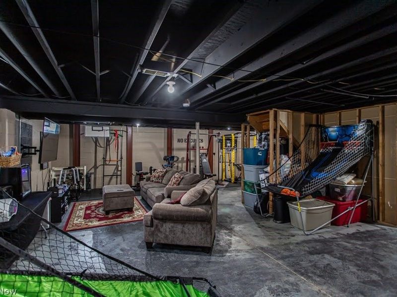 2218 Crestmont Drive, Girard, OH 44420 Photo 22