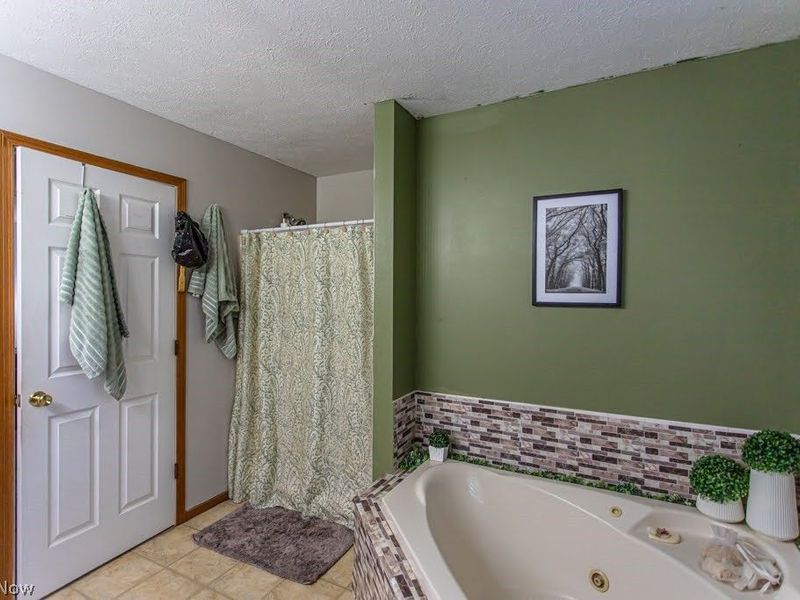 2218 Crestmont Drive, Girard, OH 44420 Photo 28