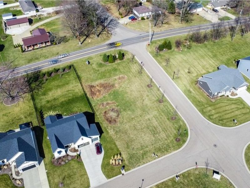 5677 Shadow Ridge Circle NW, North Canton, OH 44720 Photo 2