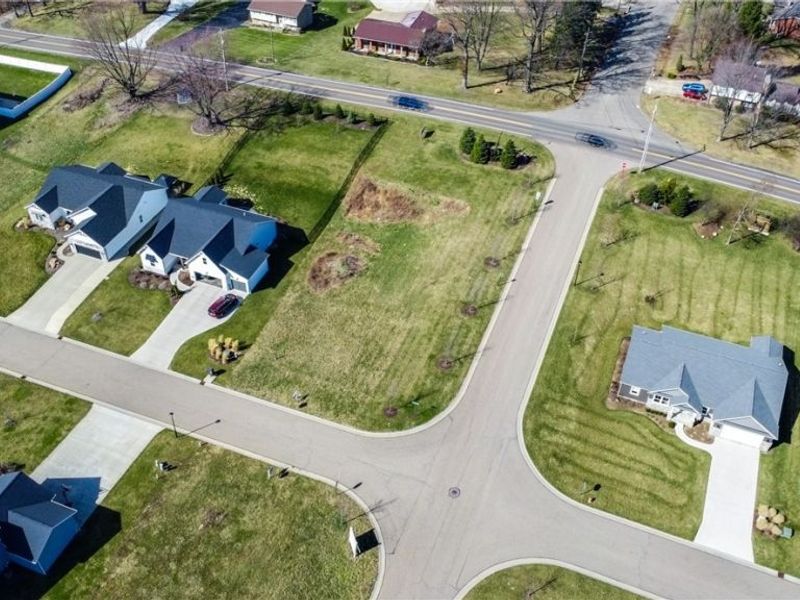 5677 Shadow Ridge Circle NW, North Canton, OH 44720 Photo 3