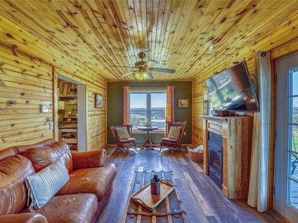 552 Deer Meadows Lane , Yellville, AR 72687