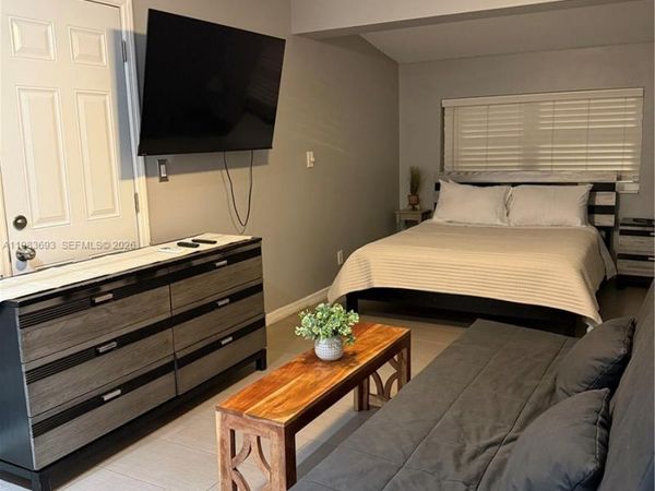 1432 NE 5th Ave, Unit 4, Fort Lauderdale, FL 33304