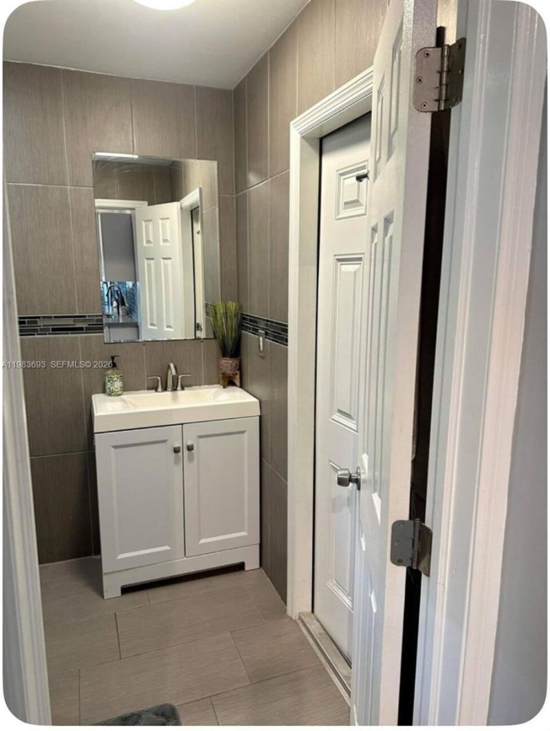 1432 NE 5th Ave, Unit 4, Fort Lauderdale, FL 33304 Photo