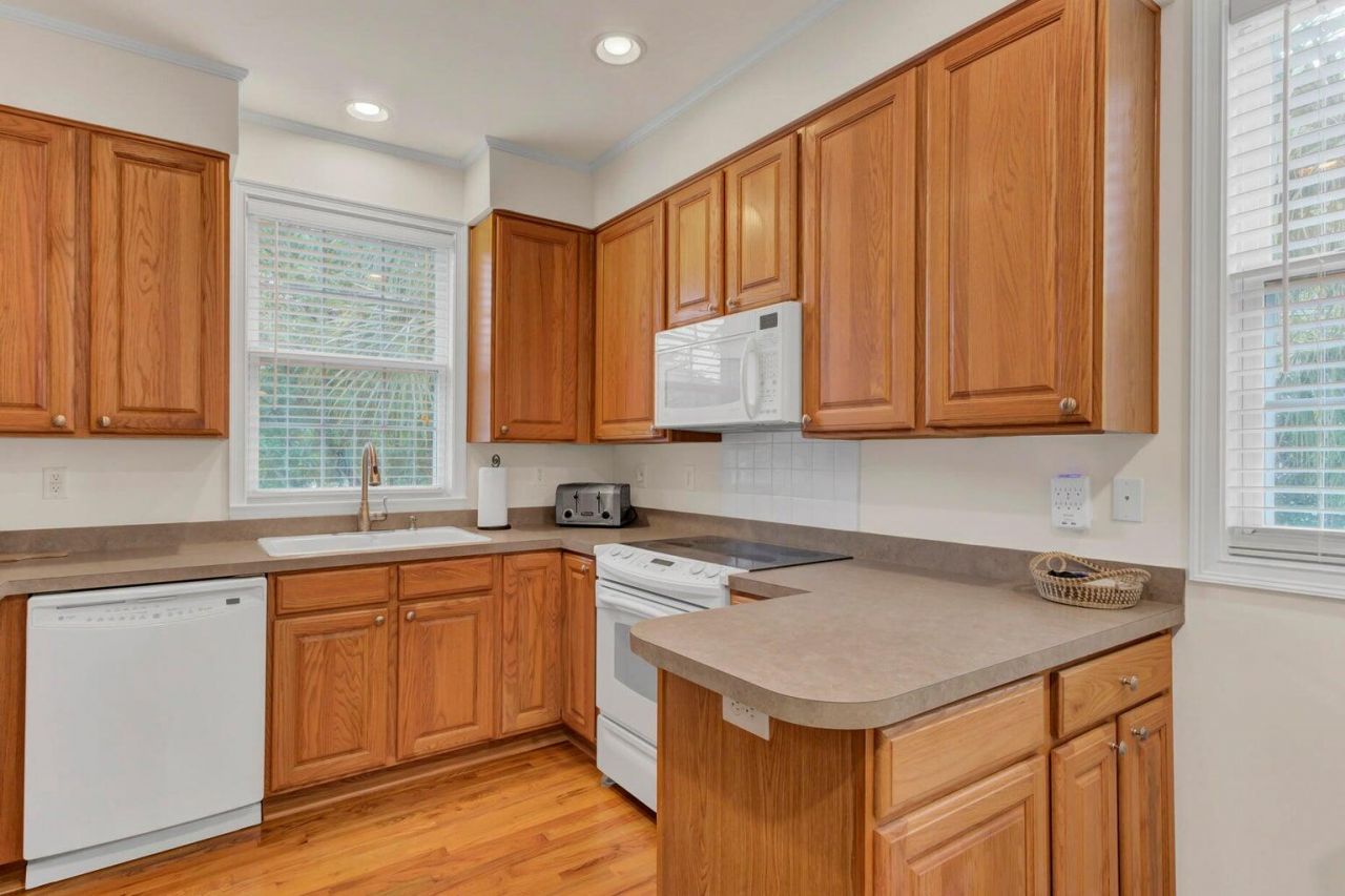 1536 Sea Palms Crescent Photo 18