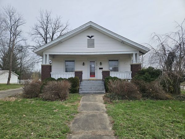 600 N 1st Street , Fairfield, IL 62837