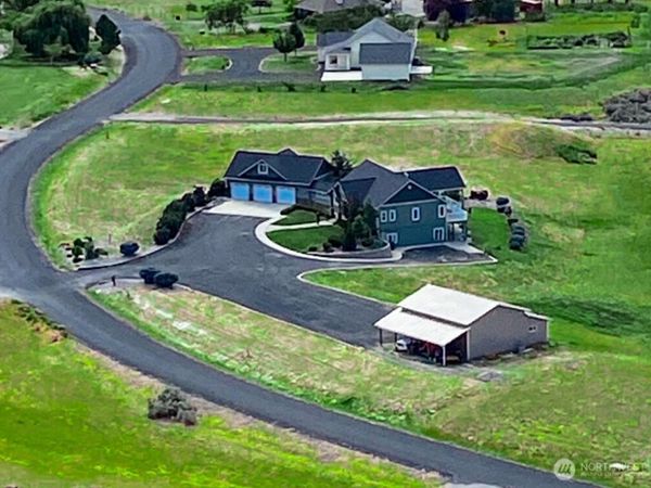 55776 Bay Area Drive , Electric City, WA 99123