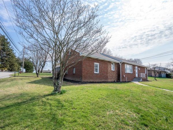 1104 Lakeview Dr, Latrobe, PA 15650