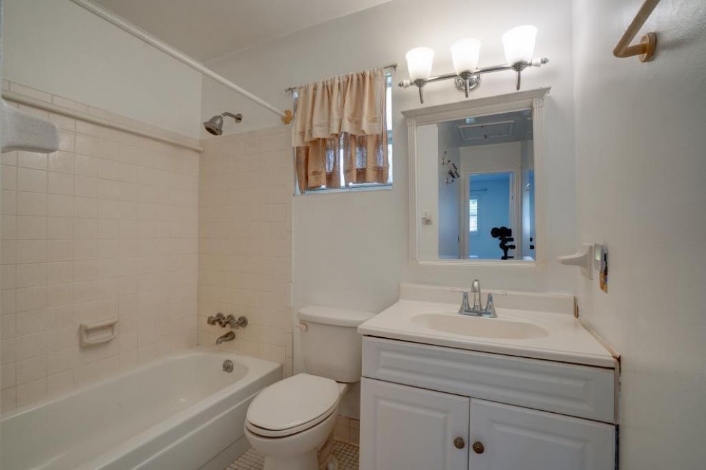 2111 NE 1st Court, Unit 203, Boynton Beach, FL 33435 Photo