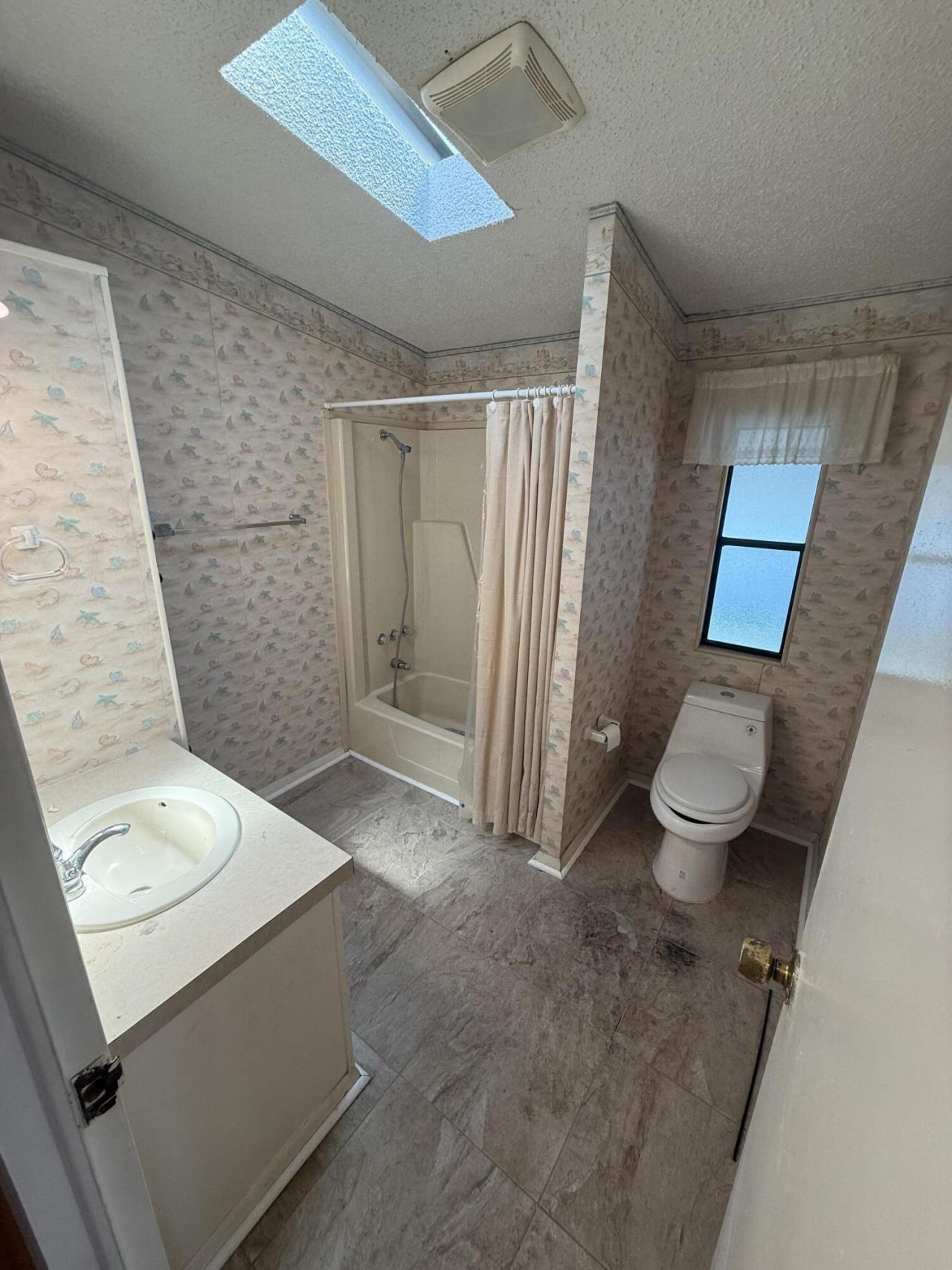 6092 Palm Breezes Drive, Lake Worth, FL 33462 Photo