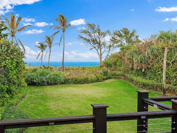 31 N Beach Road, Hobe Sound, FL 33455