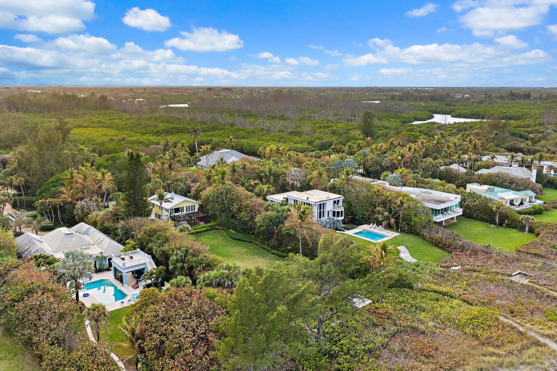 31 N Beach Road, Jupiter Island, FL 33455 Photo